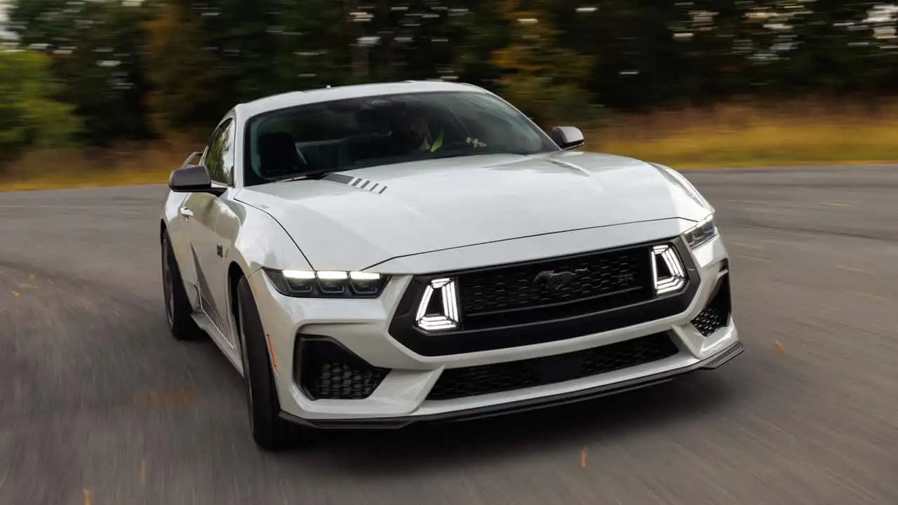 Ford Mustang Satışları Zirveye Çıkarken Elektrikli Araç (EV) Satışları Çakıldı: Ford’da Dengeler Değişiyor