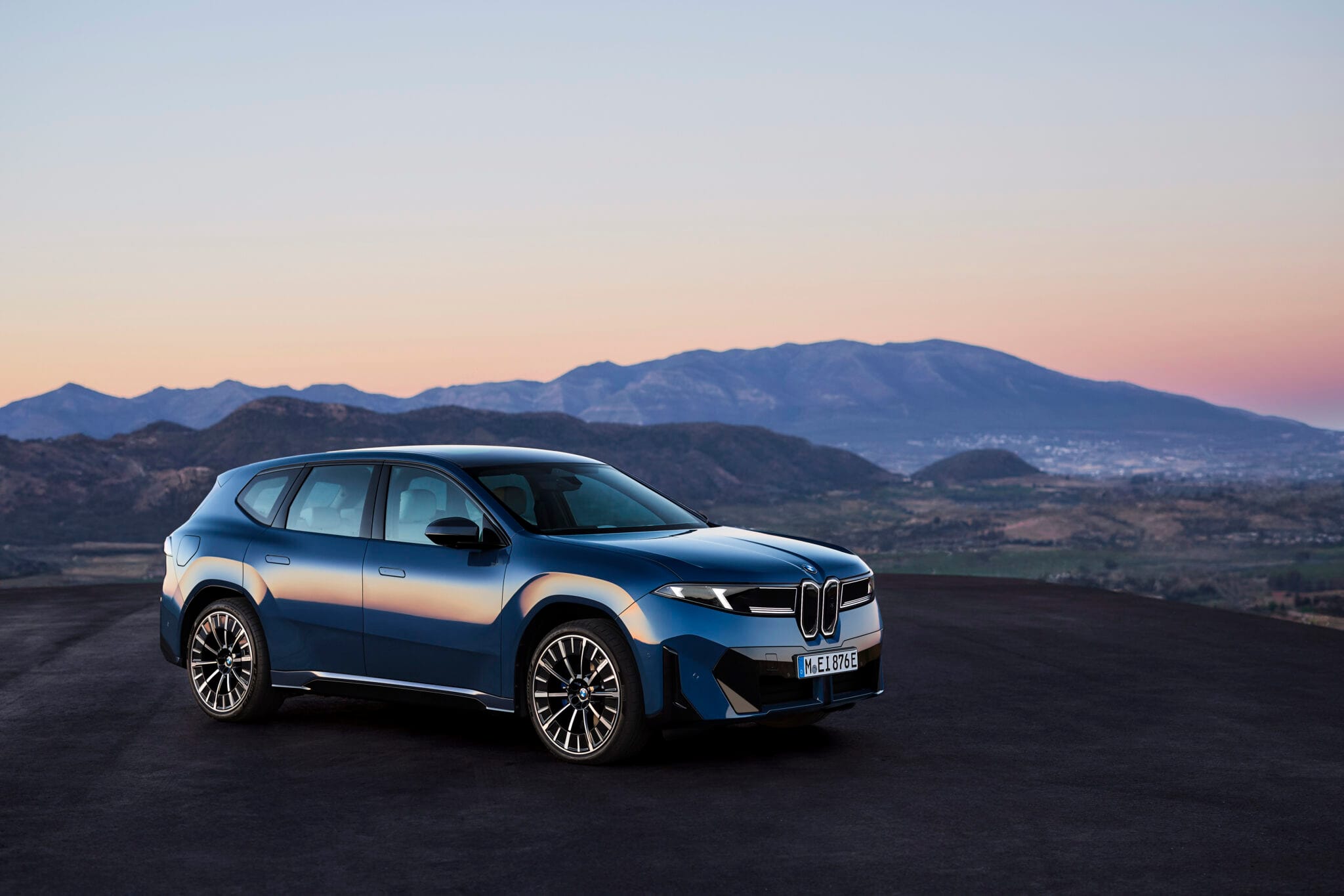 BMW iX3, Top Gear’da “2026 Yılın Otomobili” Seçildi: Yeni Nesil Elektrikli SUV