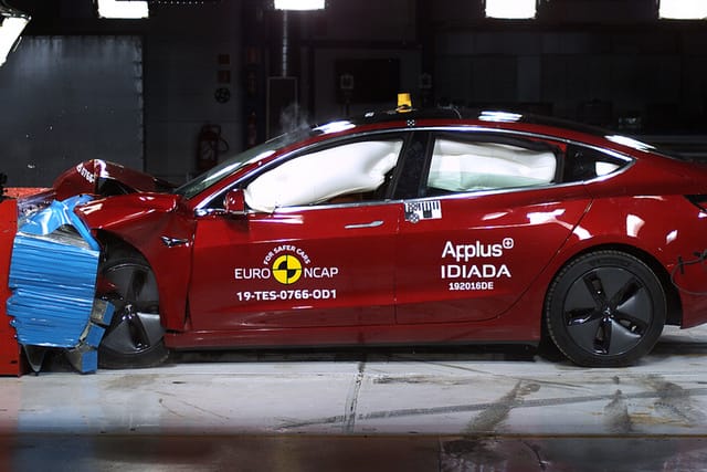 Elektrikli Sedanların Lideri Geri Döndü! 2026 Tesla Model 3 Türkiye Dosyası