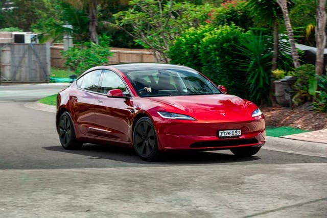 Elektrikli Sedanların Lideri Geri Döndü! 2026 Tesla Model 3 Türkiye Dosyası