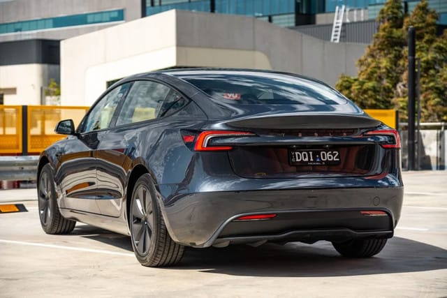 Elektrikli Sedanların Lideri Geri Döndü! 2026 Tesla Model 3 Türkiye Dosyası