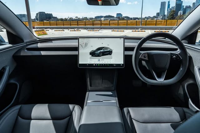 SUV’lara Meydan Okuyan Sedan: 2026 Tesla Model 3 Türkiye’de Neler Sunuyor?