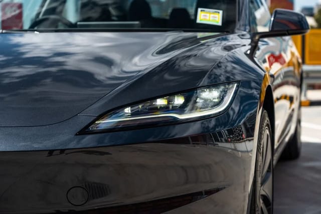 Yeni Model 3 ile Tesla Seviye Atlattı! 2026 Versiyonun Tüm Özellikleri