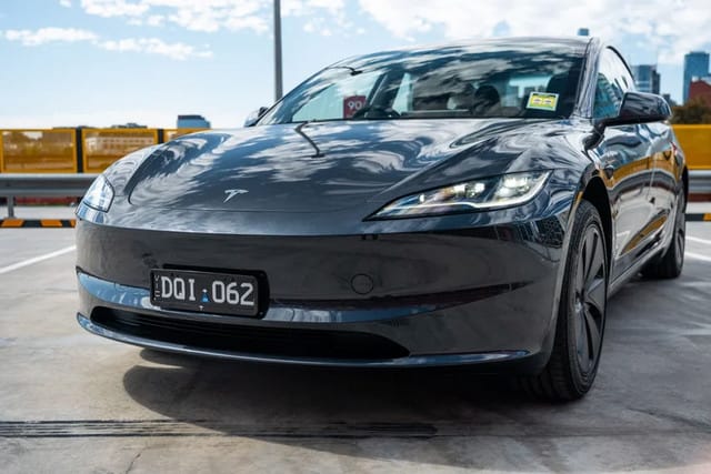 SUV’lara Meydan Okuyan Sedan: 2026 Tesla Model 3 Türkiye’de Neler Sunuyor?