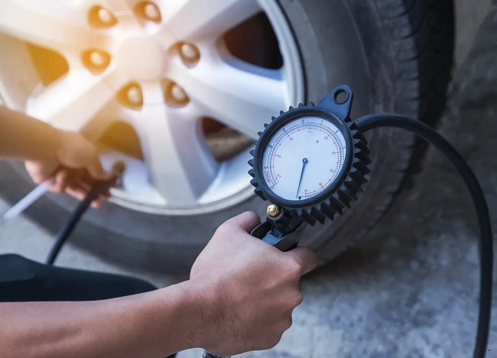 Aracınız Yolda Düz Gitmiyor mu? Sağa Sola Çekmenin Arkasındaki Gizli Sebepler