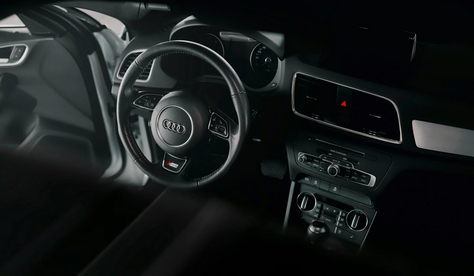 Audi, BMW ve Mercedes Sahipleri İçin Konfor ve Şıklık Artıran İç Aksesuarlar