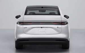 BYD Qin Max EV MIIT kataloğunda görüntülendi. Yeni elektrikli sedan; 240 kW motor, geniş iç hacim ve Blade Battery teknolojisiyle yola çıkıyor.