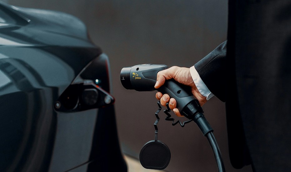 En Uzun Menzilli Elektrikli Otomobiller ve Güncel Fiyat Listesi