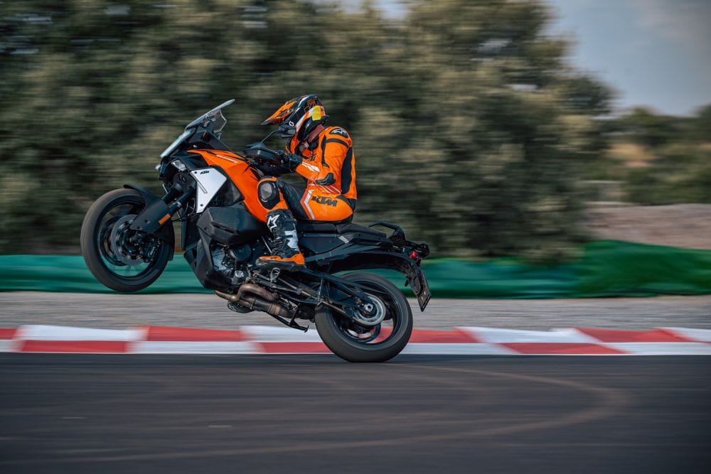170 Beygirlik Macera: 2027 KTM 1390 Super Adventure S EVO Neler Sunuyor?