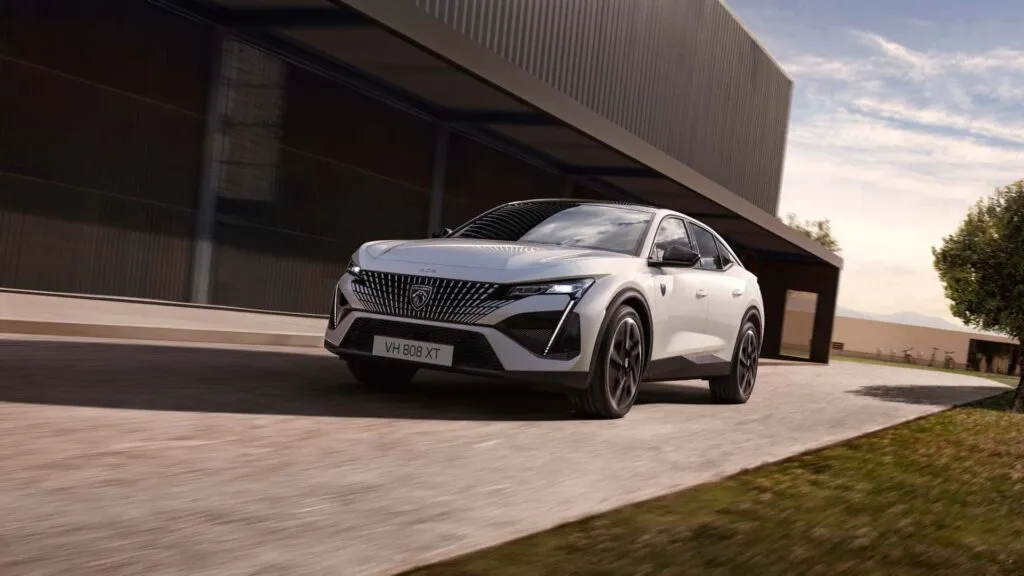 Peugeot 408 ve 2008 Hybrid Türkiye’de Satışta: İşte Fiyatlar ve Özellikler