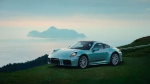 Porsche 911 Carrera T Formosa tanıtıldı! Sonderwunsch özel üretim programıyla geliştirilen bu tek seferlik 911, eşsiz tasarımı ve saf sürüş deneyimiyle öne çıkıyor.