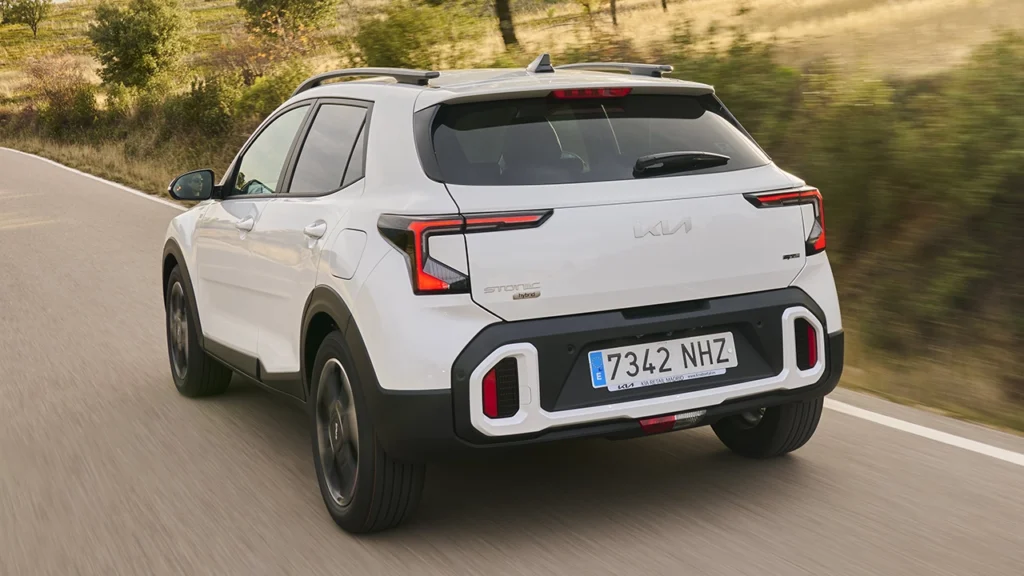 Yeni Kia Stonic İncelemesi: Dijital Kokpit, MHEV Motorlar ve Segment Üstü Güvenlik