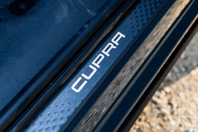 Elektrikli ve Hibrit Seçeneklerle 2026 Cupra Terramar İncelemesi