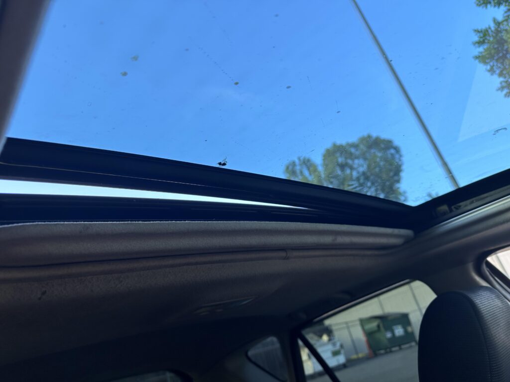 ✔ Panoramik sunroof arızalarında maliyet, klasik sunrooflara göre genellikle %20–%40 daha yüksektir.