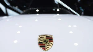 Porsche’de Yazılım Krizi! 173 Bin Araç "Hayalet Parazit" Nedeniyle Geri Çağrılıyor Duyulmayan Gürültü Porsche'yi Durdurdu: 173.000 Araç Servise Davet Edildi