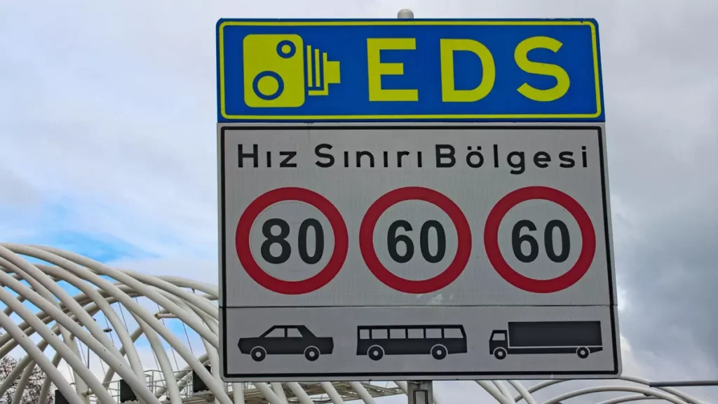 Radar Öncesi Son Çıkış: Türkiye’de Otoban Hız Sınırları ve Cezalar