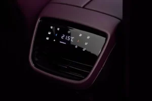 Mazda CX-6e arka klima kısmı