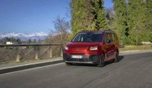 Yeni FIAT QUBO L tanıtıldı! 7 kişilik oturma düzeni, dizel motor seçenekleri, 900 km menzil ve modüler iç hacmiyle ailelerin yeni gözdesi olmaya aday.