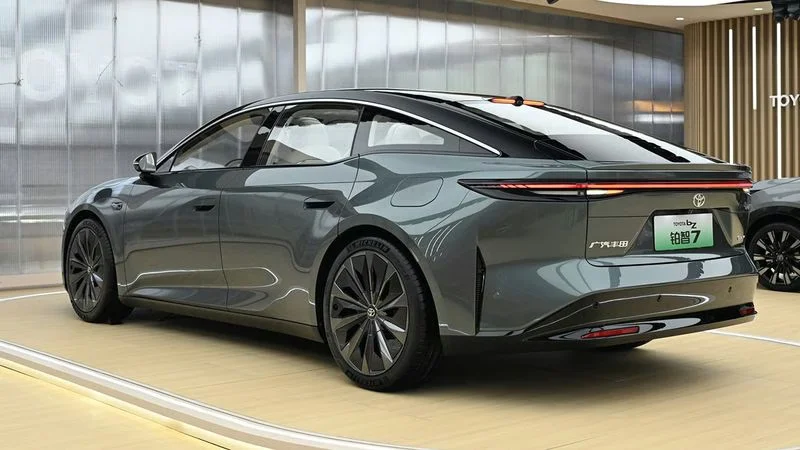 5 Metreyi Aşan Gövde: Toyota bZ7 Boyutlarıyla Etkiliyor