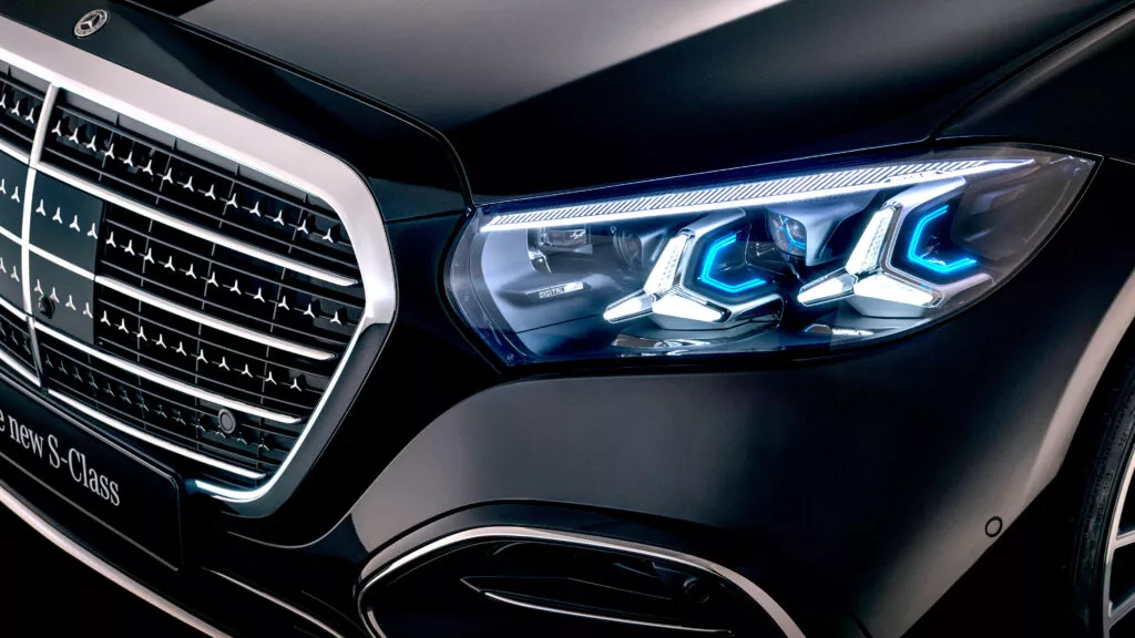 Elegantes Digital Lights Mercedes Bilder